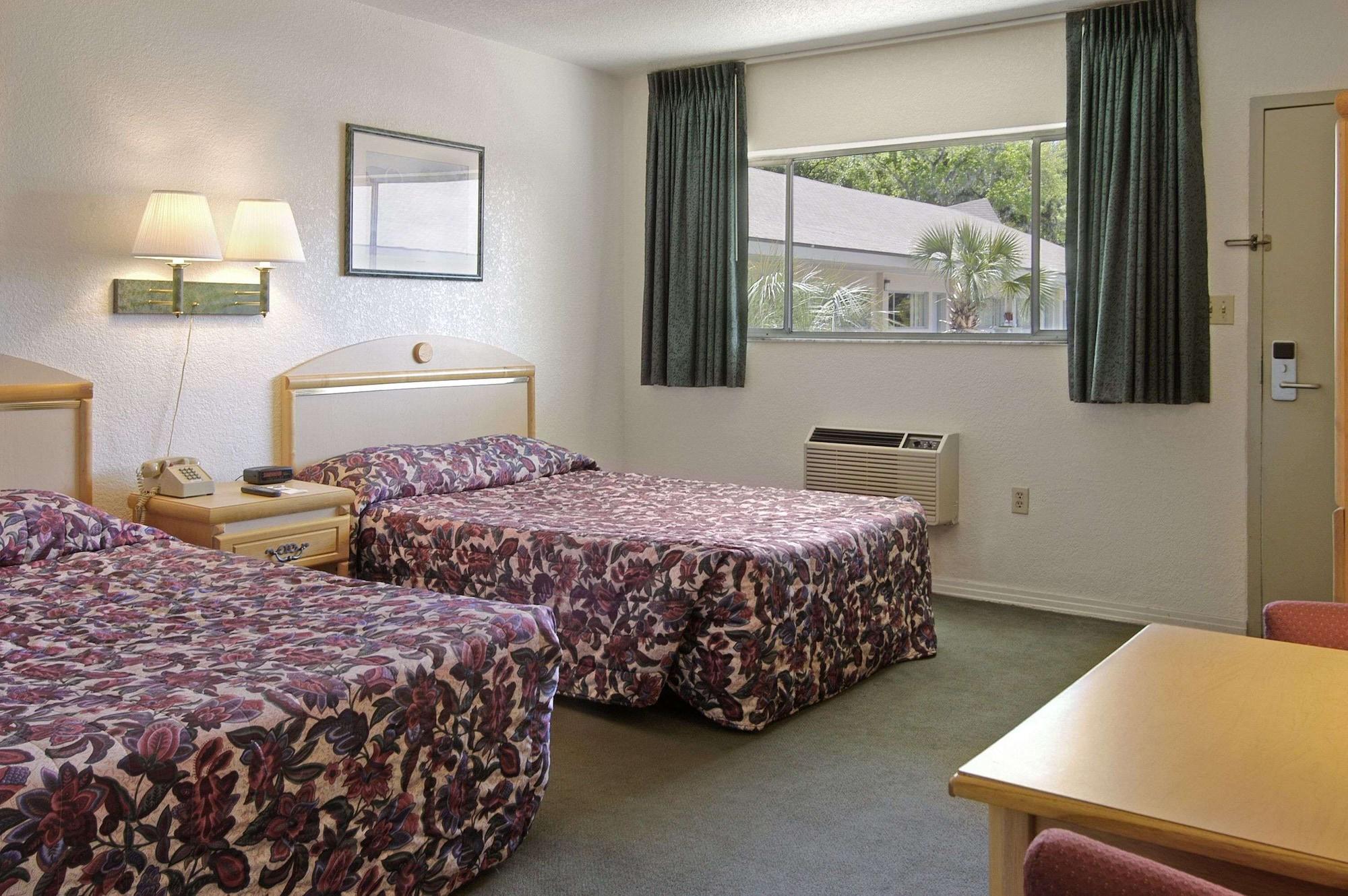 University Inn Гейнсвилл Номер фото