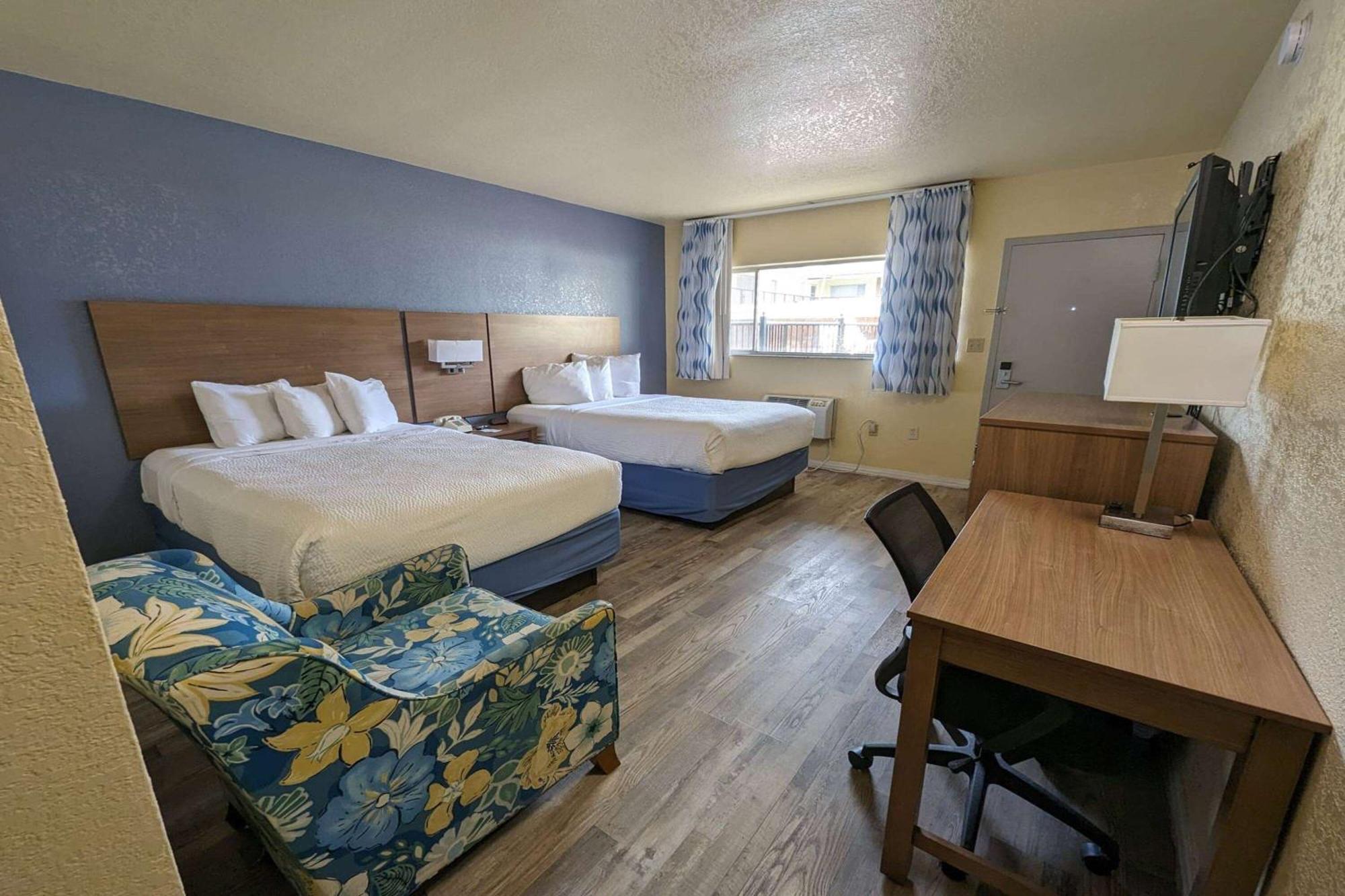 University Inn Гейнсвилл Экстерьер фото